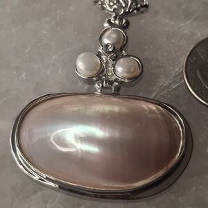 Elegant Silver and Pearl Pendant Necklace